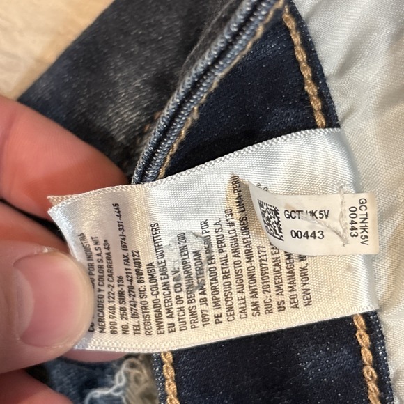 American Eagle Womens Shorts Size 6 Blue Midi 5-Pocket Cutoff Medium Wash - Picture 7 of 9